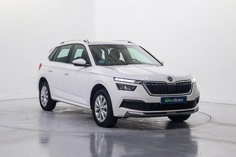 Usado Skoda Kamiq Ambition 110 CV (80 kW) 2022 Blanco SUV