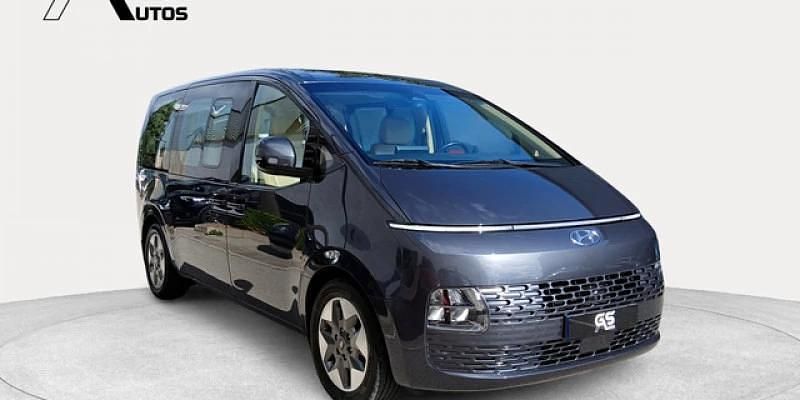 Usado Hyundai Staria 177 CV (130 kW) 2023 Gris Monovolumen