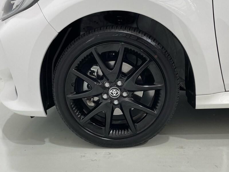 Usado Toyota Yaris Hybrid Style 116 CV (85 kW) 2023 Blanco Berlina