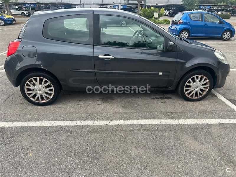 Azul Usado 2006 Renault Clio II Exception Berlina | 3800 € (Precio justo) - Imagen 1/4