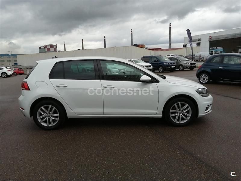 Blanco Usado 2017 VW Golf VII Advance Berlina | 16.800 € (Precio justo) - Imagen 1/4