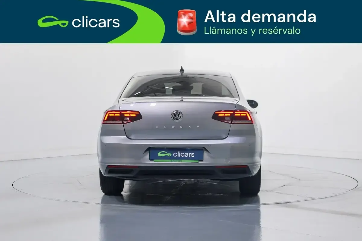 Usado VW Passat 120 CV (88 kW) 2020 Gris / plata Berlina