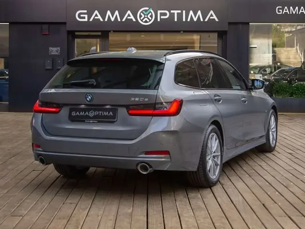 Usado BMW 320e Comfort Edition 204 CV (150 kW) 2022 Gris Familiar