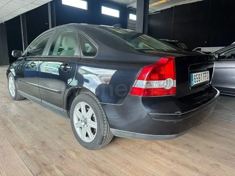 Usado Volvo S40 Summum 170 CV (125 kW) 2006 Negro Berlina