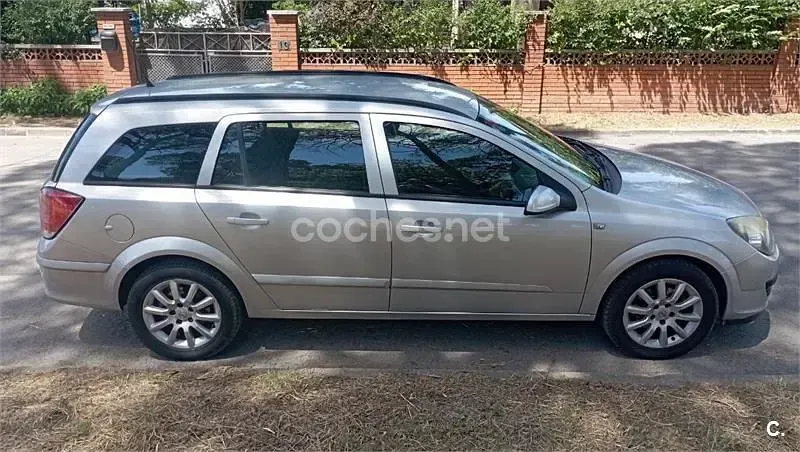 Usado Opel Astra Enjoy 105 CV (77 kW) 2006 Gris / plata Familiar