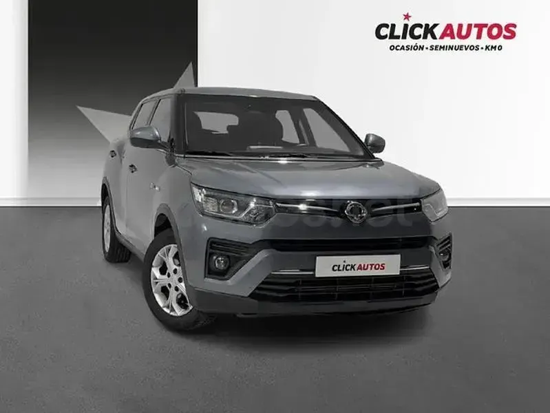 Usado SsangYong Tivoli 128 CV (94 kW) 2023 Gris / plata SUV