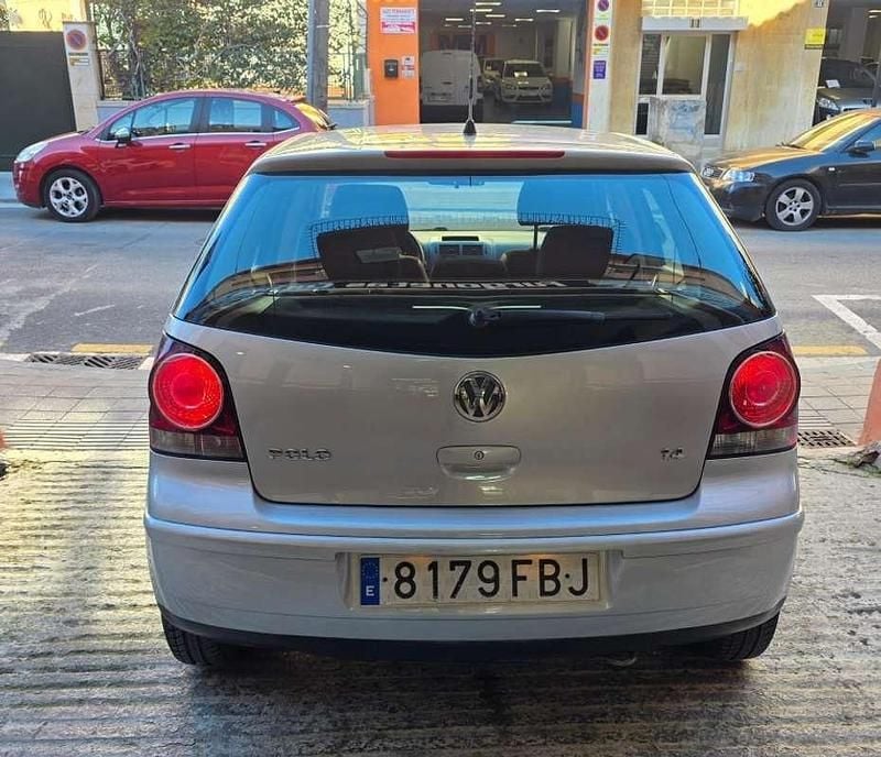 Usado VW Polo Advance 80 CV (58 kW) 2007 Gris Utilitario