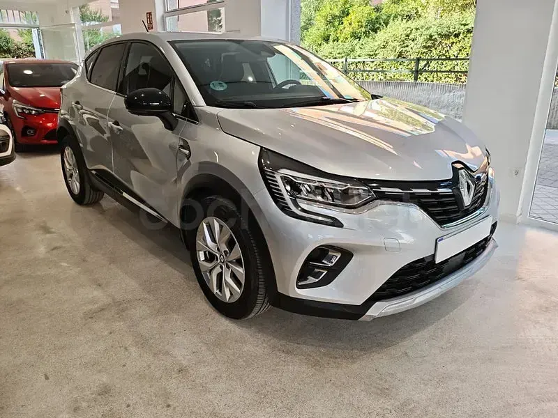 Usado Renault Captur Zen 90 CV (66 kW) 2022 Gris / plata SUV