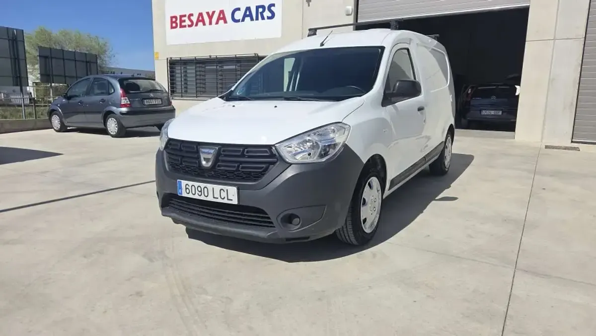Usado Dacia Dokker Essentiel 102 CV (75 kW) 2019 Blanco Monovolumen