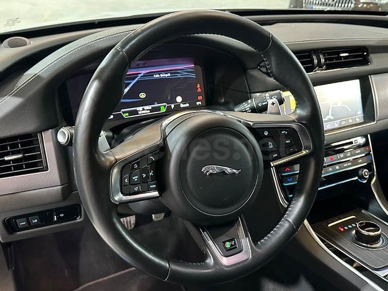 Usado Jaguar XF R-Sport 300 CV (220 kW) 2016 Blanco Berlina