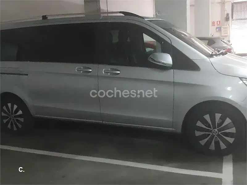 Usado Mercedes V250 190 CV (139 kW) 2023 Gris / plata Monovolumen
