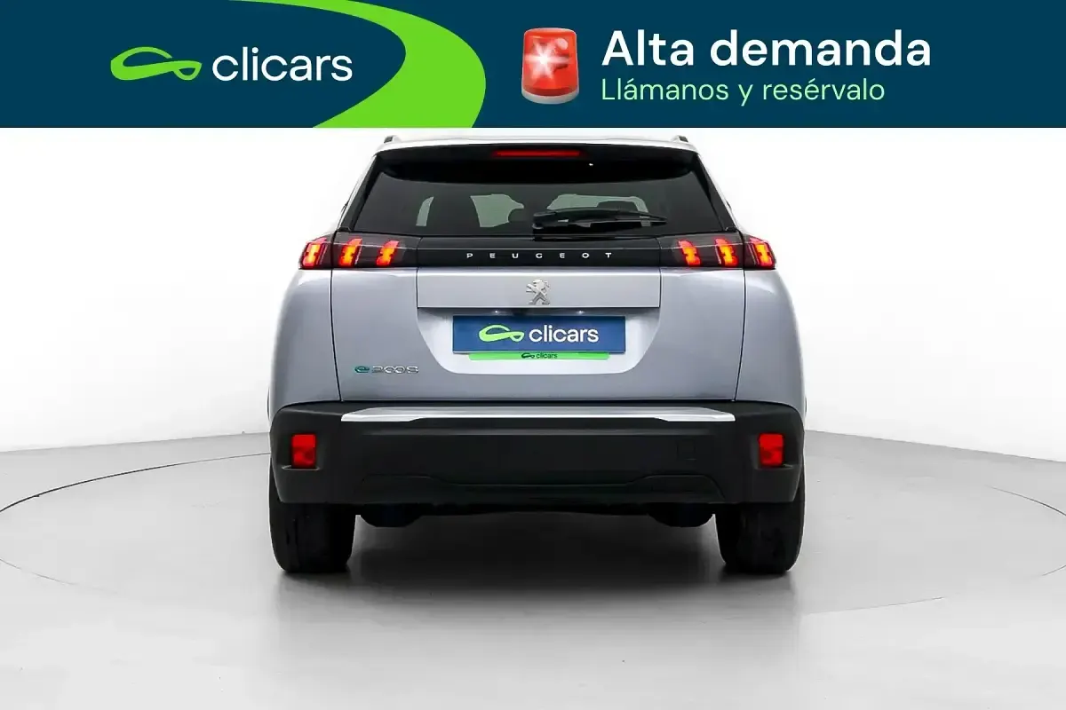Usado Peugeot e-2008 Allure 100 kW (136 CV) 2022 Gris SUV
