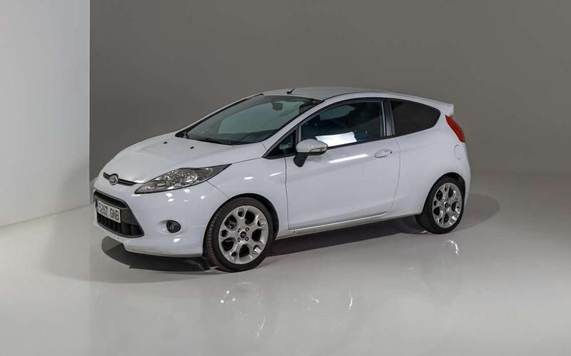 Usado Ford Fiesta Sport 90 CV (66 kW) 2009 Blanco Utilitario