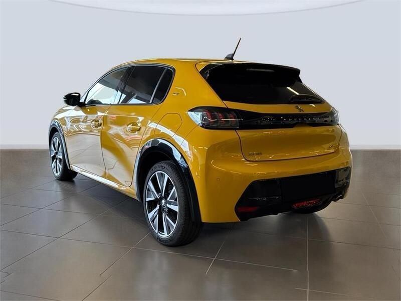 Usado Peugeot 208 GT 101 CV (74 kW) 2024 Amarillo faro Utilitario