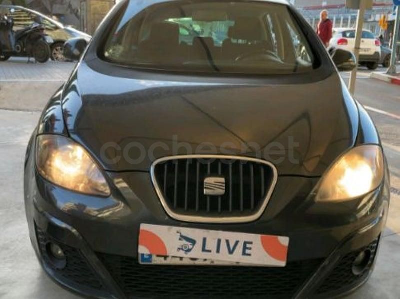 Usado Seat Altea XL Style 105 CV (77 kW) 2011 Gris / plata Monovolumen