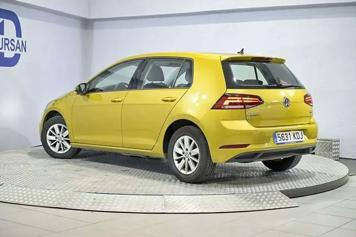 Usado VW Golf VII Advance 110 CV (80 kW) 2017 Marrón Utilitario