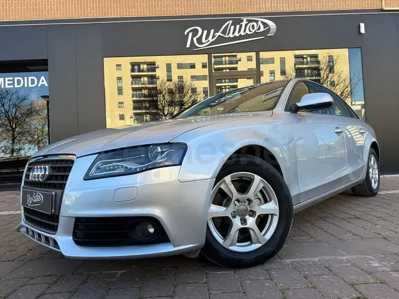 Usado Audi A4 143 CV (105 kW) 2010 Gris / plata Berlina