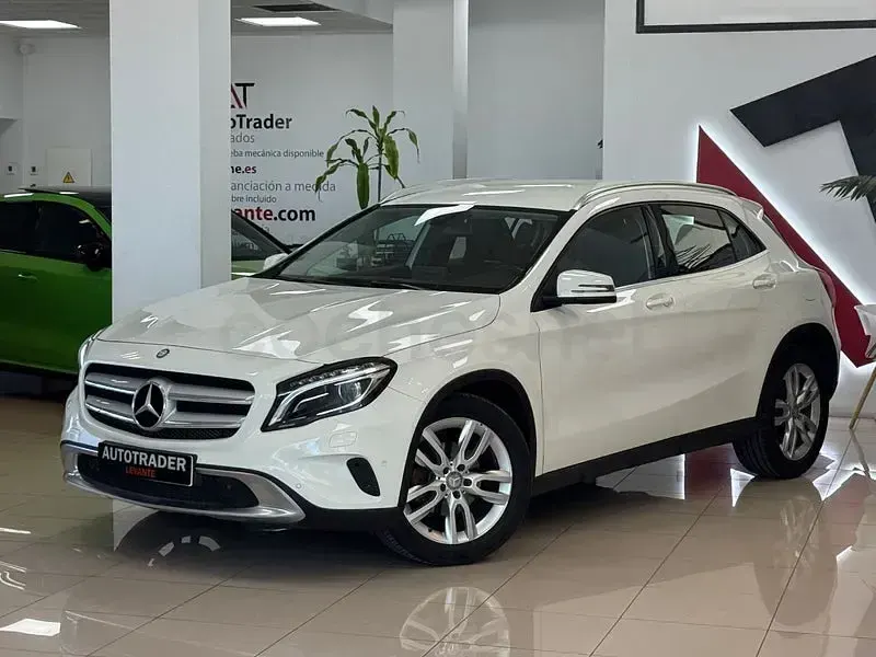 Usado Mercedes GLA200 Urban 136 CV (100 kW) 2016 Blanco SUV