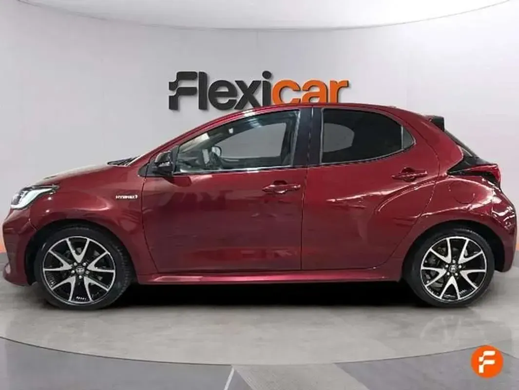 Usado Toyota Yaris Active 116 CV (85 kW) 2020 Rojo Utilitario