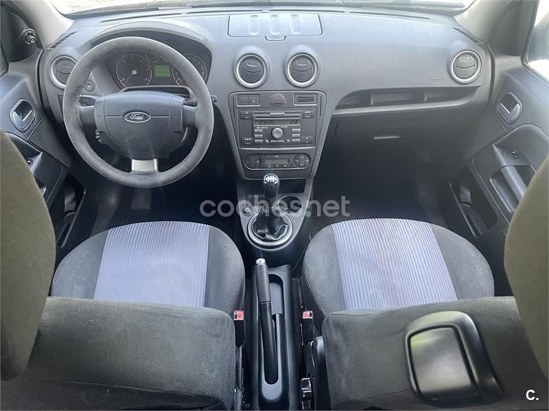 Usado Ford Fusion Ambiente 68 CV (50 kW) 2010 Gris / plata Utilitario