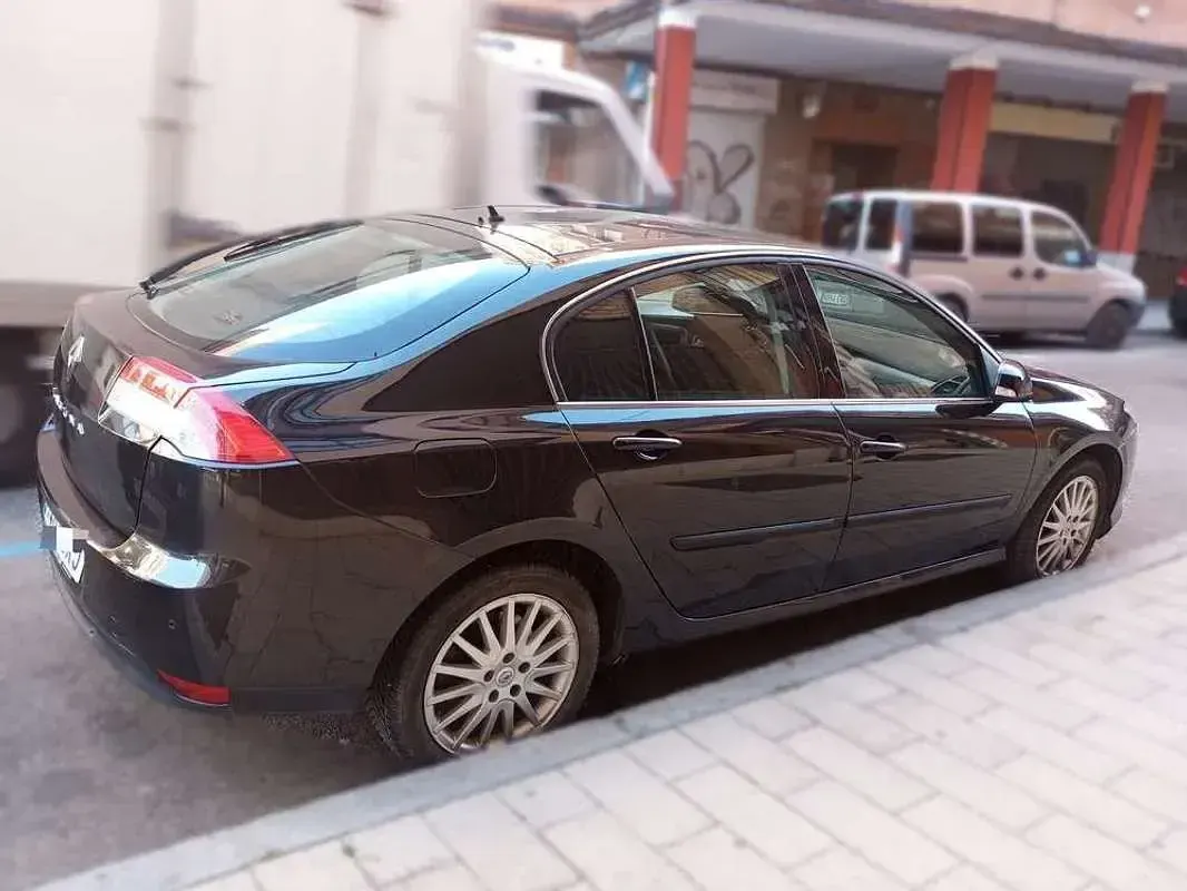 Usado Renault Laguna III Privilege 150 CV (110 kW) 2009 Negro Berlina