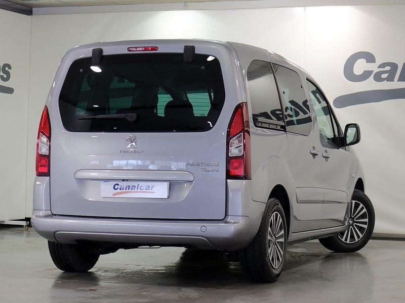 Usado Peugeot Partner Tepee Active 100 CV (73 kW) 2018 Gris Monovolumen