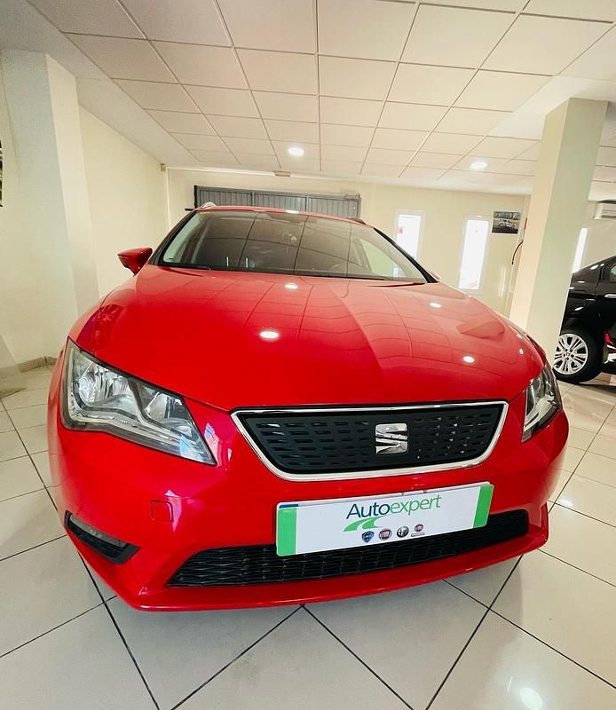 Usado Seat Leon Style 110 CV (80 kW) 2016 Rojo Utilitario
