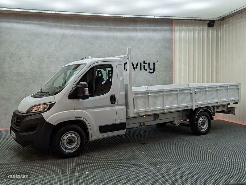 Blanco Usado 2022 Fiat Ducato Van | 26.990 € (Precio justo) - Imagen 1/4