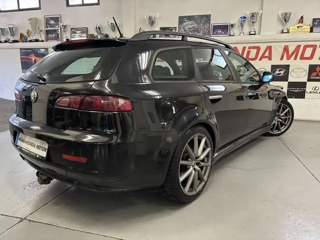 Usado Alfa Romeo 159 136 CV (100 kW) 2011 Negro Familiar