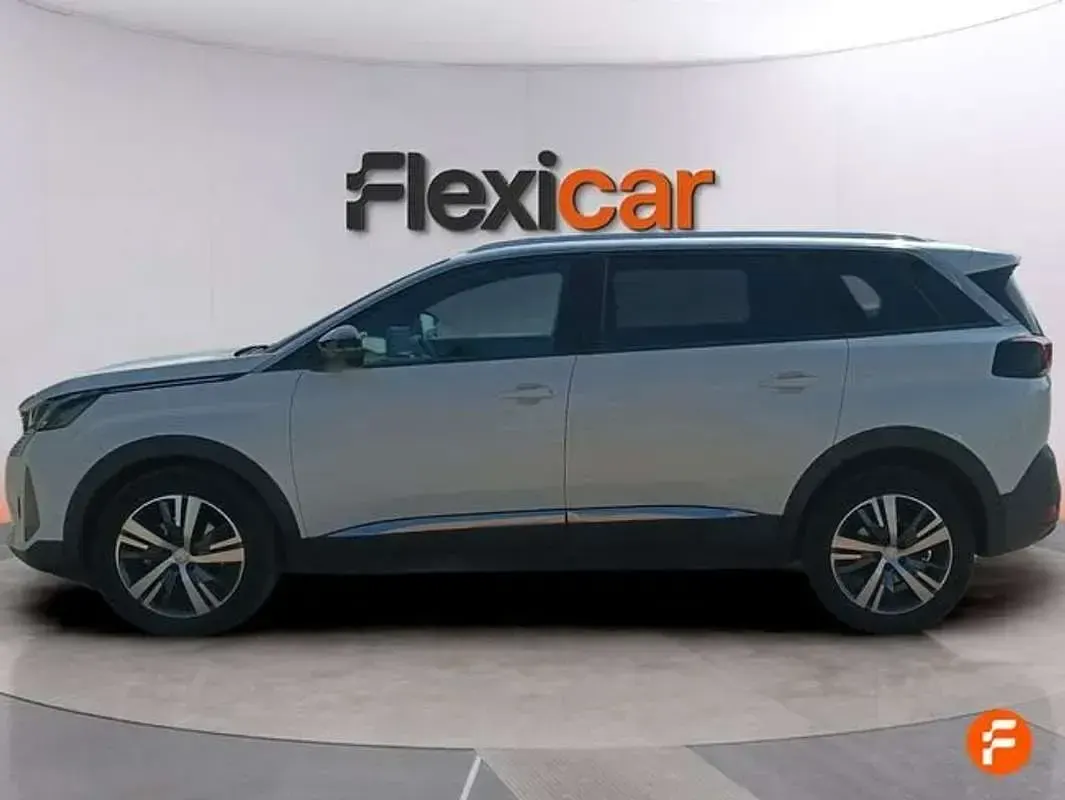 Usado Peugeot 5008 Allure 131 CV (96 kW) 2023 Blanco SUV