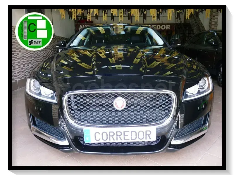 Usado Jaguar XF Prestige 180 CV (132 kW) 2017 Negro Berlina