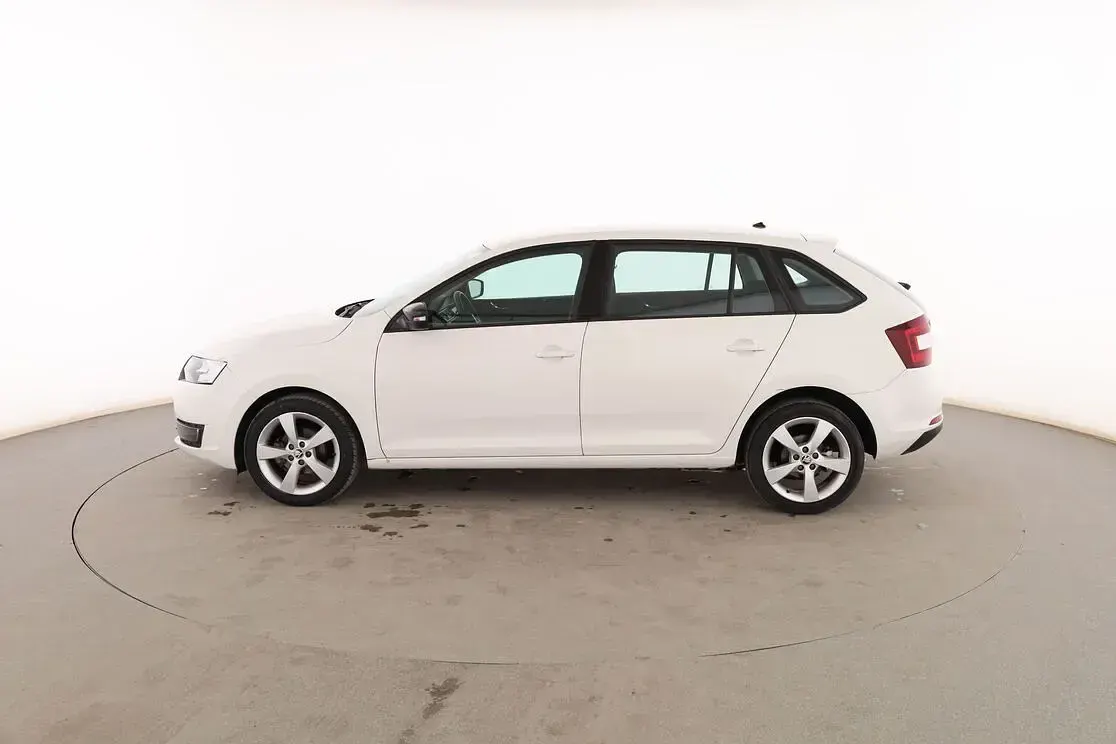 Usado Skoda Rapid 90 CV (66 kW) 2017 Blanco Utilitario
