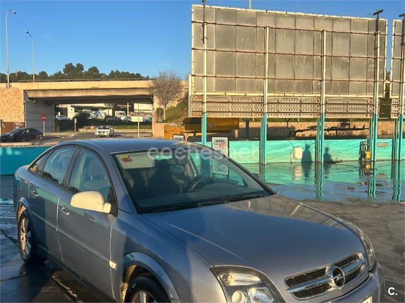 Gris / plata Usado 2005 Opel Vectra Sport Berlina | 2700 € (Precio justo) - Imagen 1/4