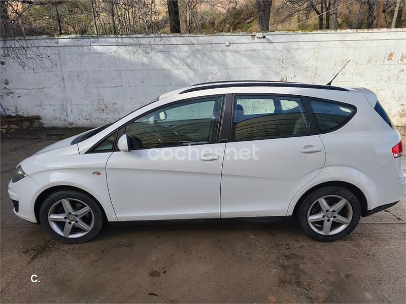 Usado Seat Altea XL Style 105 CV (77 kW) 2013 Blanco Monovolumen