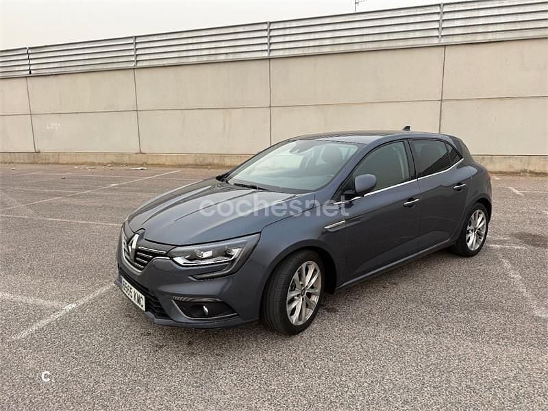 Usado Renault Mégane IV Zen 130 CV (95 kW) 2018 Gris / plata Berlina