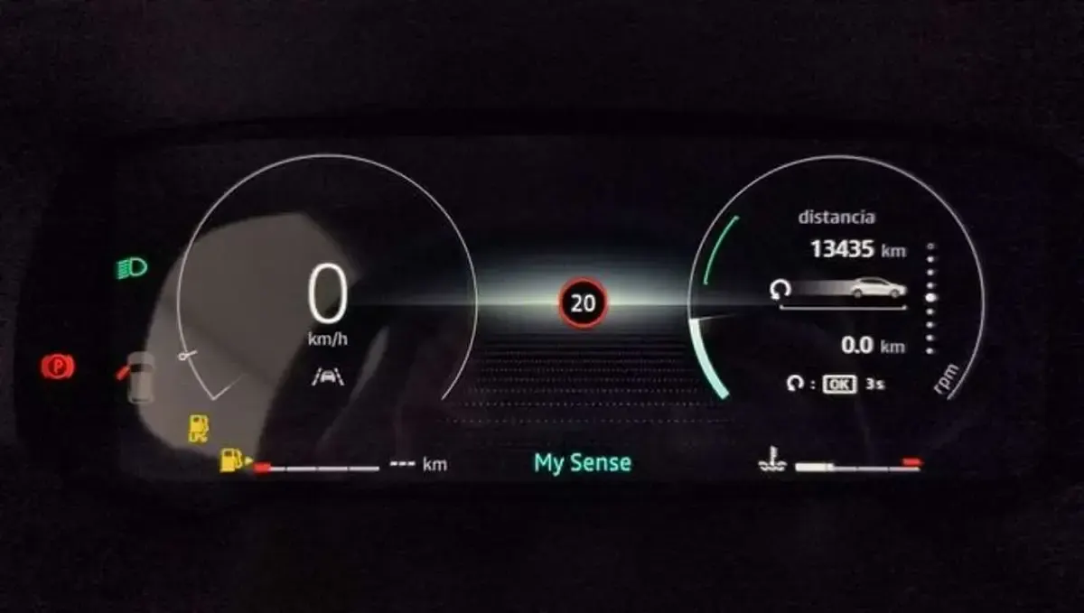 Usado Renault Clio Techno 101 CV (74 kW) 2025 Rojo Utilitario