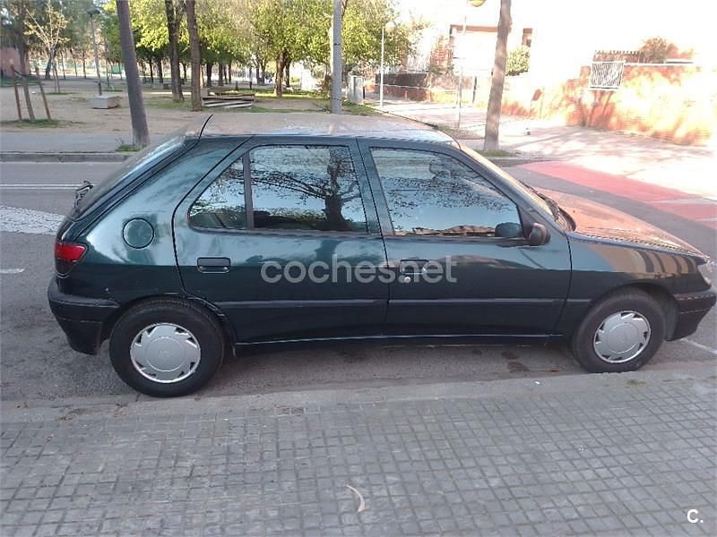 Usado Peugeot 306 71 CV (52 kW) 1995 Verde Berlina