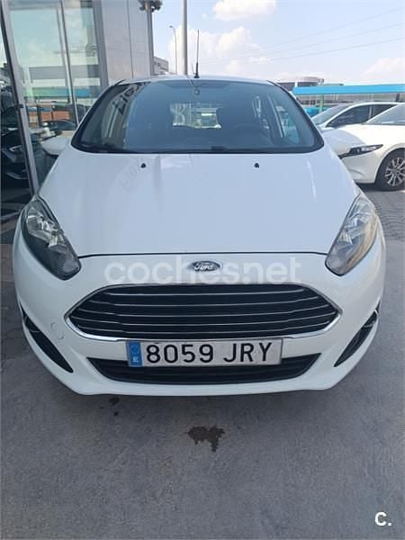 Usado Ford Fiesta Trend 100 CV (73 kW) 2016 Blanco Berlina