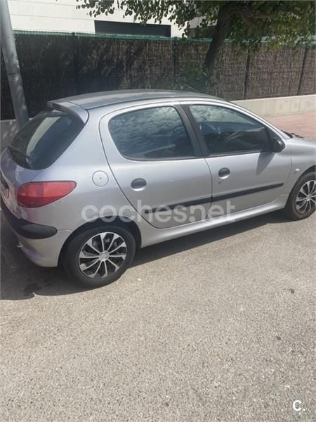 Usado Peugeot 206 70 CV (51 kW) 2000 Gris / plata Berlina