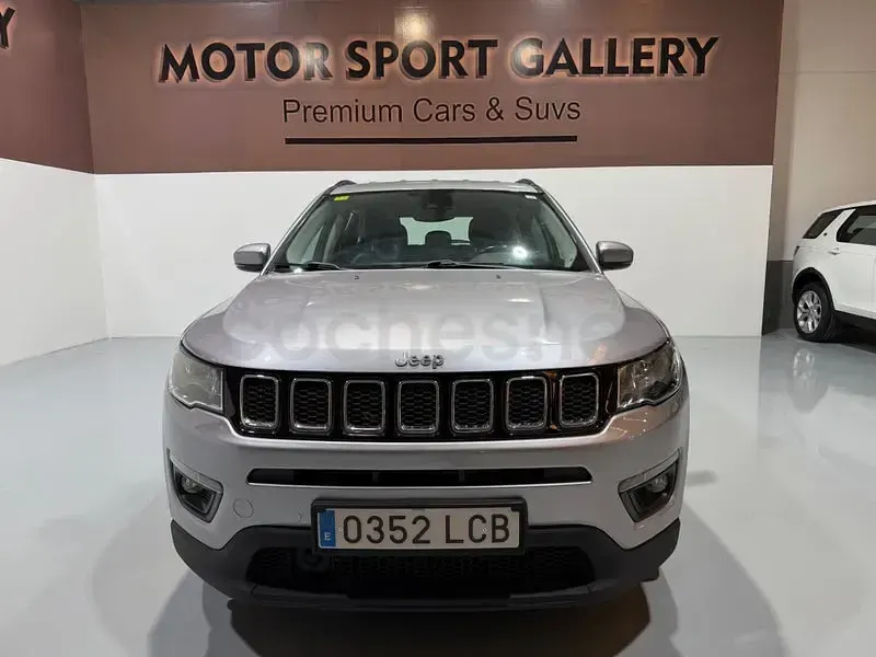 Usado Jeep Compass Longitude 120 CV (88 kW) 2020 Gris / plata SUV