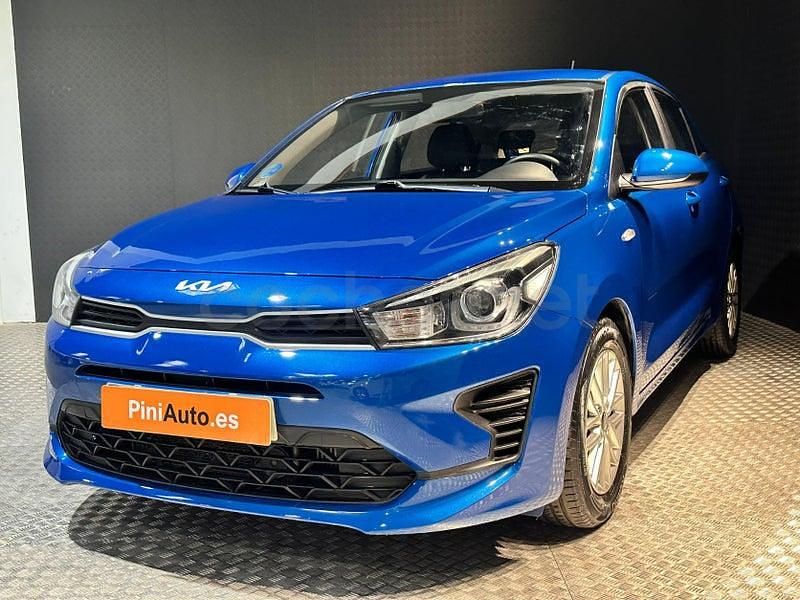 Usado Kia Rio 100 CV (73 kW) 2021 Azul Berlina