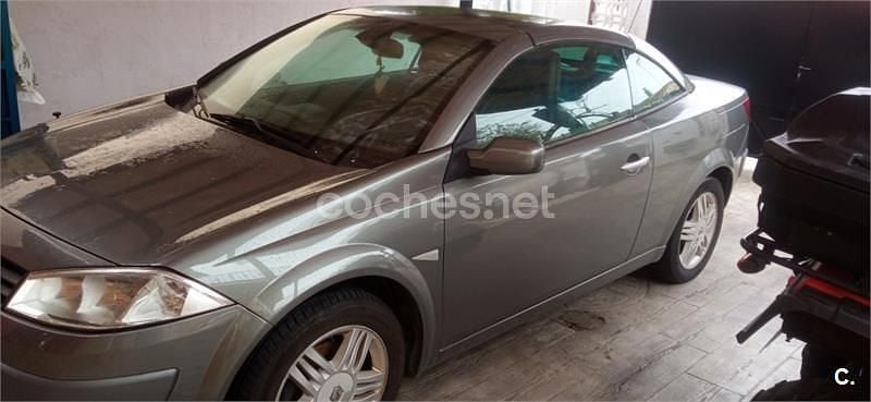 Usado Renault Mégane Cabriolet Privilege 120 CV (88 kW) 2004 Gris / plata Descapotable