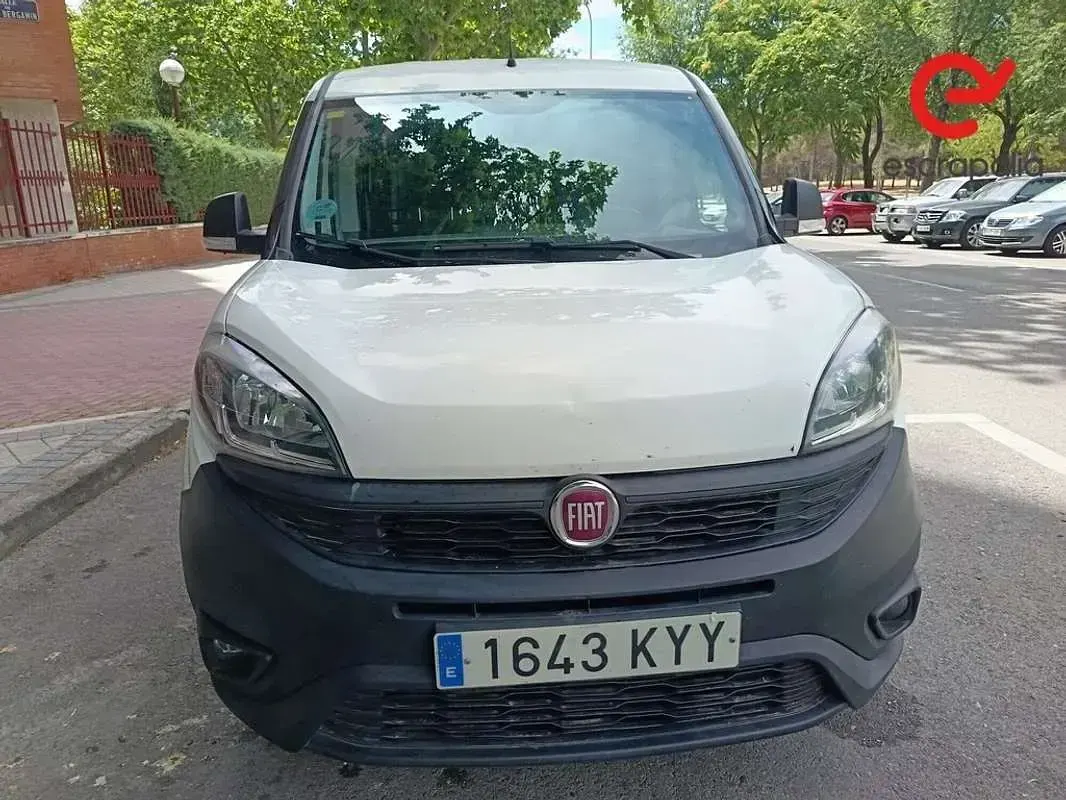 Usado Fiat Doblò 95 CV (69 kW) 2019 Blanco Monovolumen