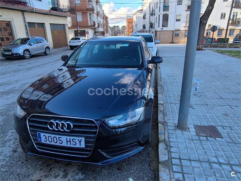 Usado Audi A4 120 CV (88 kW) 2013 Azul Familiar