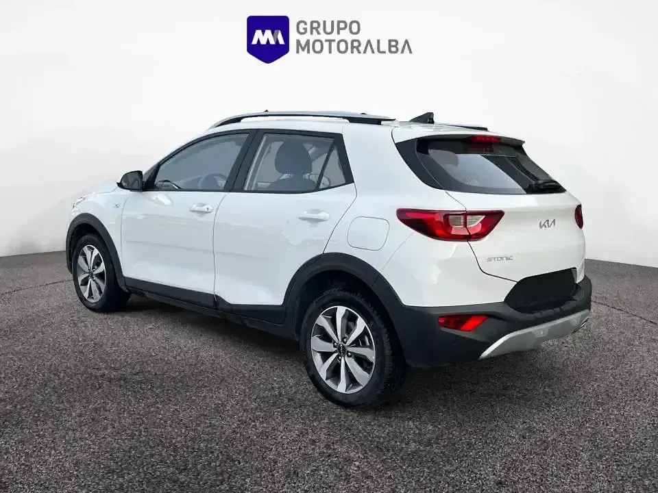 Usado Kia Stonic 84 CV (61 kW) 2024 Blanco SUV