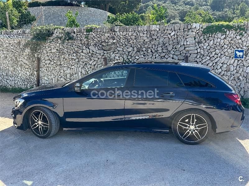 Usado Mercedes CLA220 Shooting Brake AMG line 177 CV (130 kW) 2016 Azul Familiar