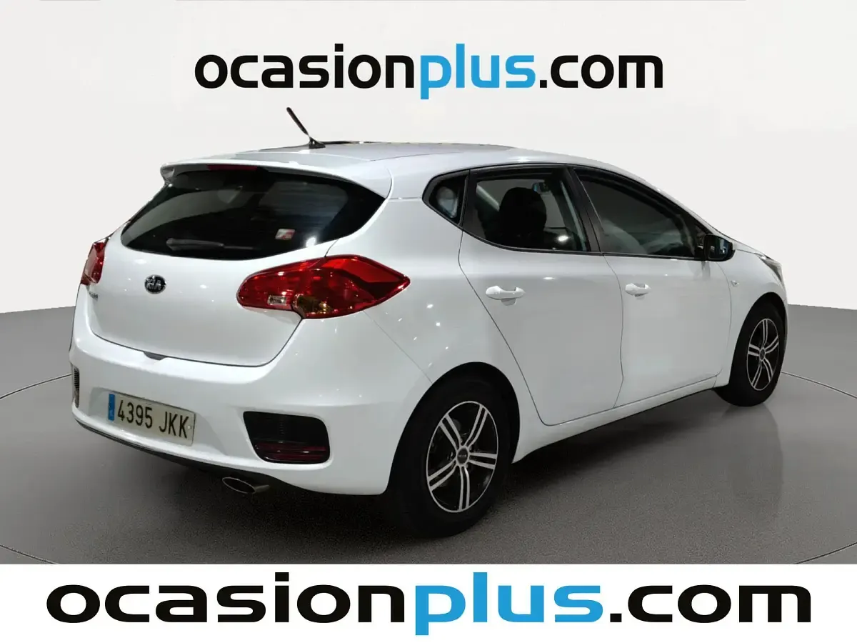 Usado Kia Ceed 100 CV (73 kW) 2015 Blanco Utilitario