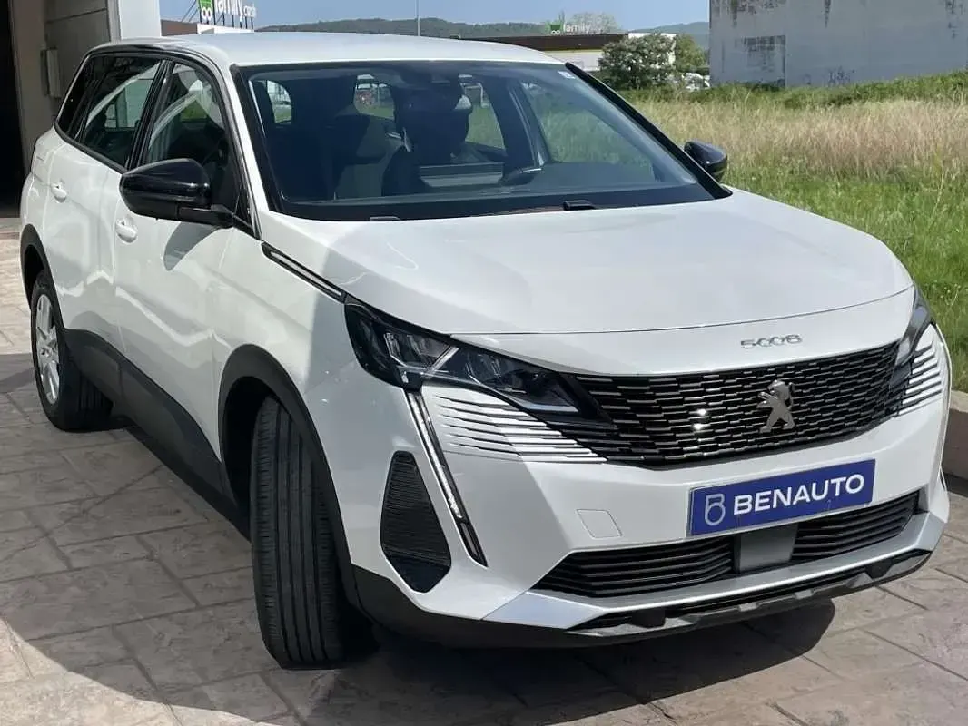 Usado Peugeot 5008 Active 131 CV (96 kW) 2022 Blanco SUV