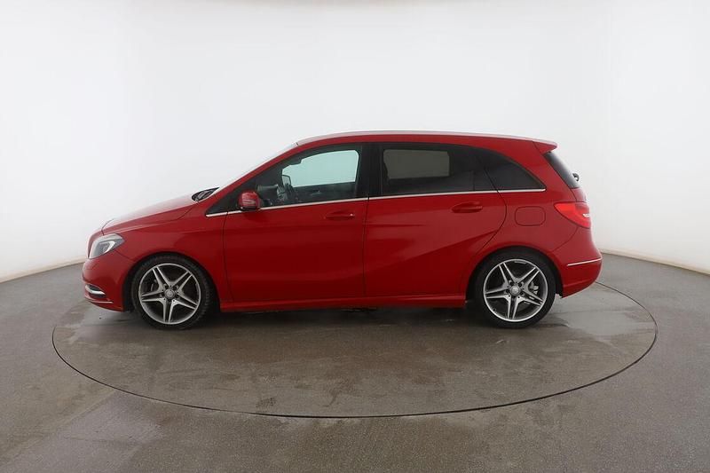 Usado Mercedes B180 110 CV (80 kW) 2013 Rojo Monovolumen