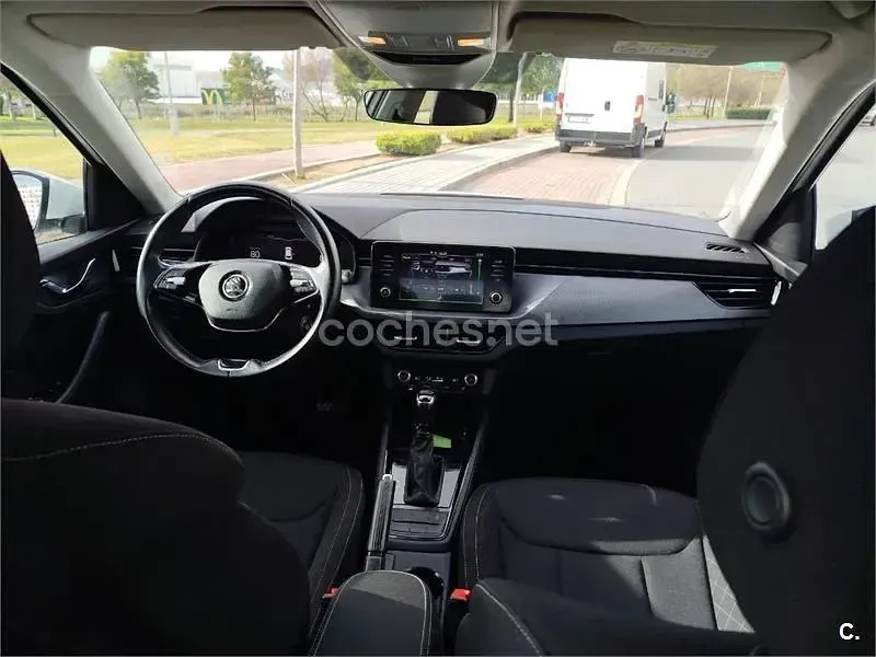 Usado Skoda Kamiq Style 110 CV (80 kW) 2021 Blanco SUV